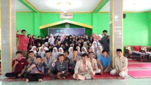 Para pelajar peserta Latihan Dasar Jurnalistik yang diselenggarakan oleh ponpes persis 81 Garut