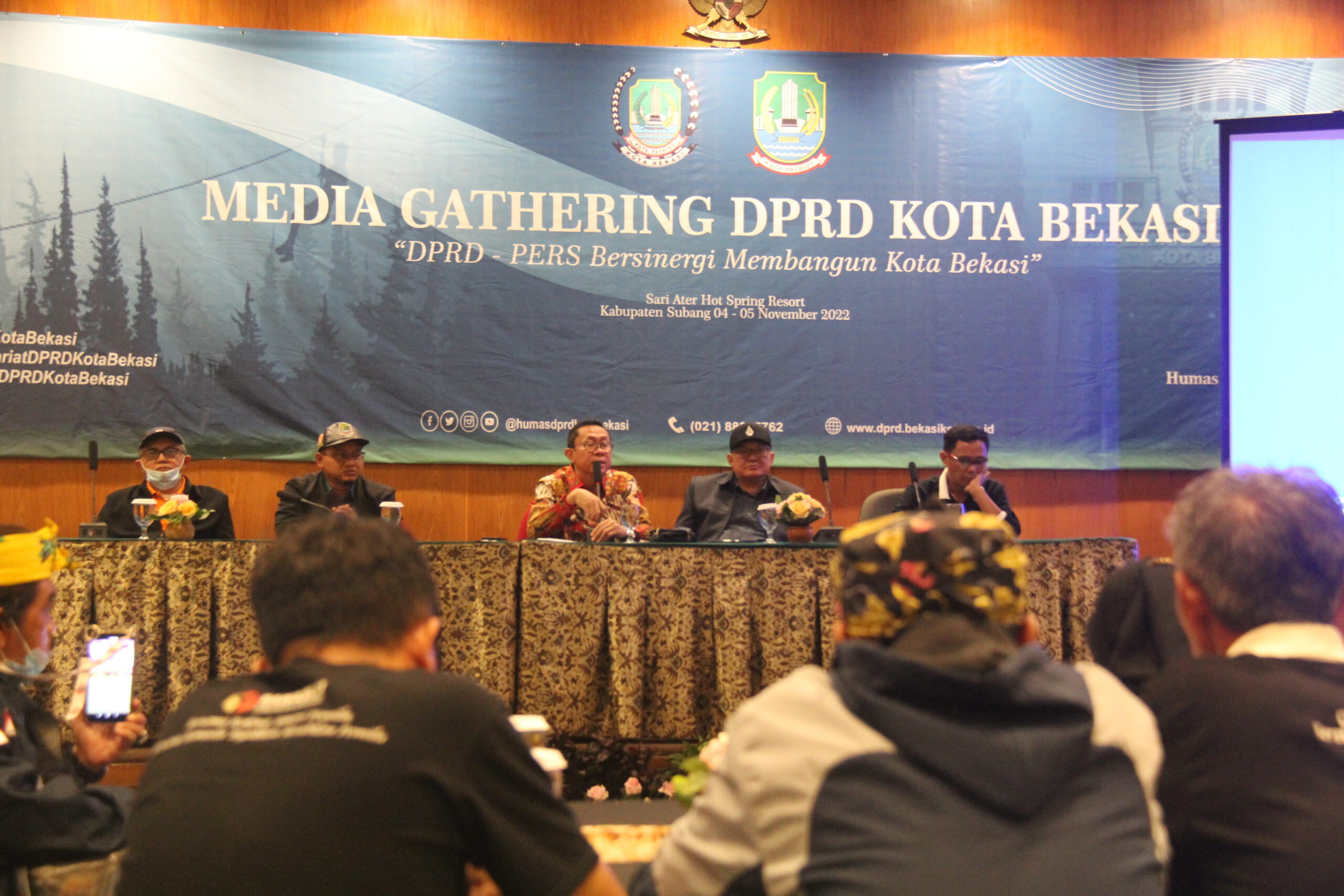 Wakil Ketua DPRD Kota Bekasi, Anim Imamuddin bersama ratusan junalis dalam acara Media Gathering : PRD - PERS Bersinergi Membangun Kota Bekasi