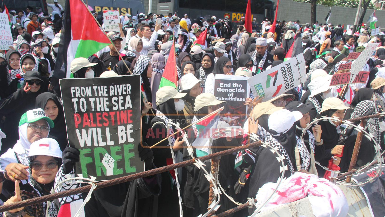 Ribuan peserta aksi bela Palestina mengutuk Veto AS