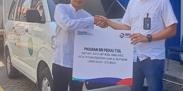 BRI Tambun menyerahkan satu unit ambulans kepada Yayasan Pendidikan Islam Al-Muftakhir yang berlokasi di Desa Lubang Buaya, Kecamatan Setu, Kabupaten Bekasi.