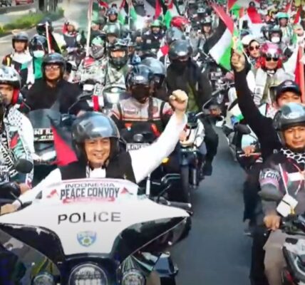 Bachtiar Nasir mengendarai motor besar memimpin ribuan peserta Indonesia Peace Convoy, Aksi Bela Palestina, Sabtu, 27 Juli 2024