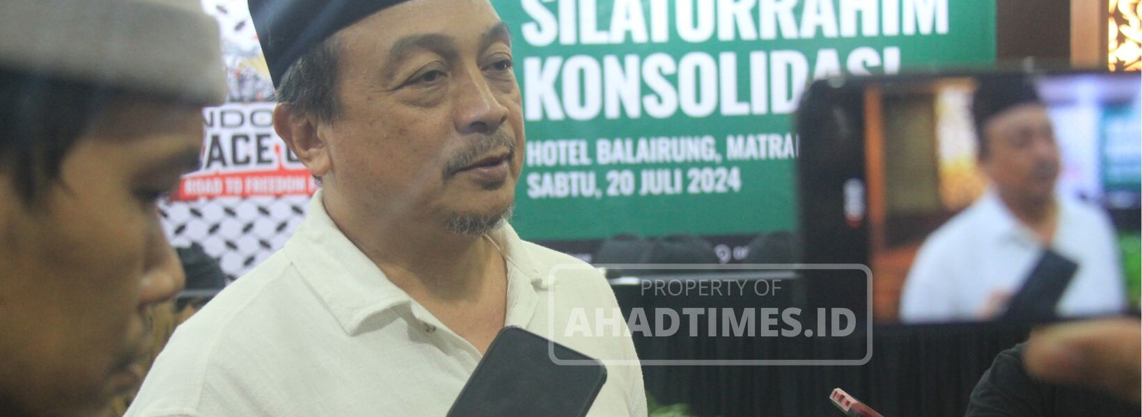 Ustadz Bachtiar Nasir saat door stop di depan awak media, setelah acara PRESSCON INDONESIA PEACE CONVOY