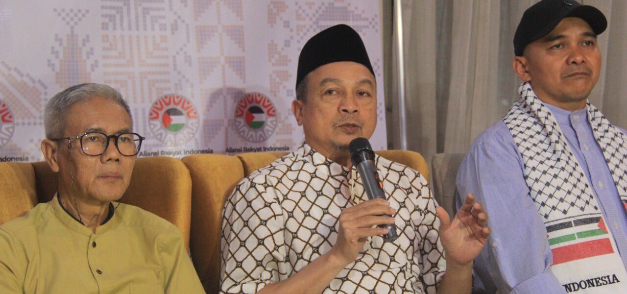 Ustadz Bachtiar Nasir, Pimpinan AQL, dalam konferensi pers yang digelar oleh Aliansi Rakyat Indonesia Bela Palestina (ARI-BP) di Jakarta Timur