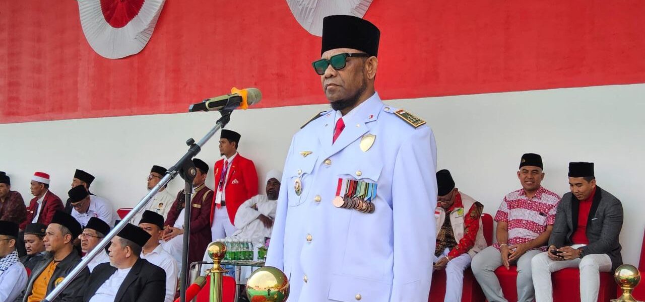 KH MZ Fadzlan R Garamatan pimpinan Pondok Pesantren Nuu Waar Al Fatih Kaaffah Nusantara (AFKN) menggelar upacara peringatan Hari Kemerdekaan ke-79 Republik Indonesia pada Sabtu, 17 Agustus 2024. Acara ini diadakan di Lapangan Merah Putih Ponpes Nuu Waar AFKN Setu, Kabupaten Bekasi, Jawa Barat