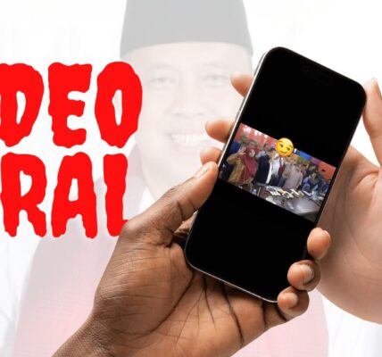 Ustaz Ferry Kustanto, turut angkat bicara terkait video viral calon Wali Kota Bekasi, Tri Adhianto, yang memimpin sumpah kepada belasan warga