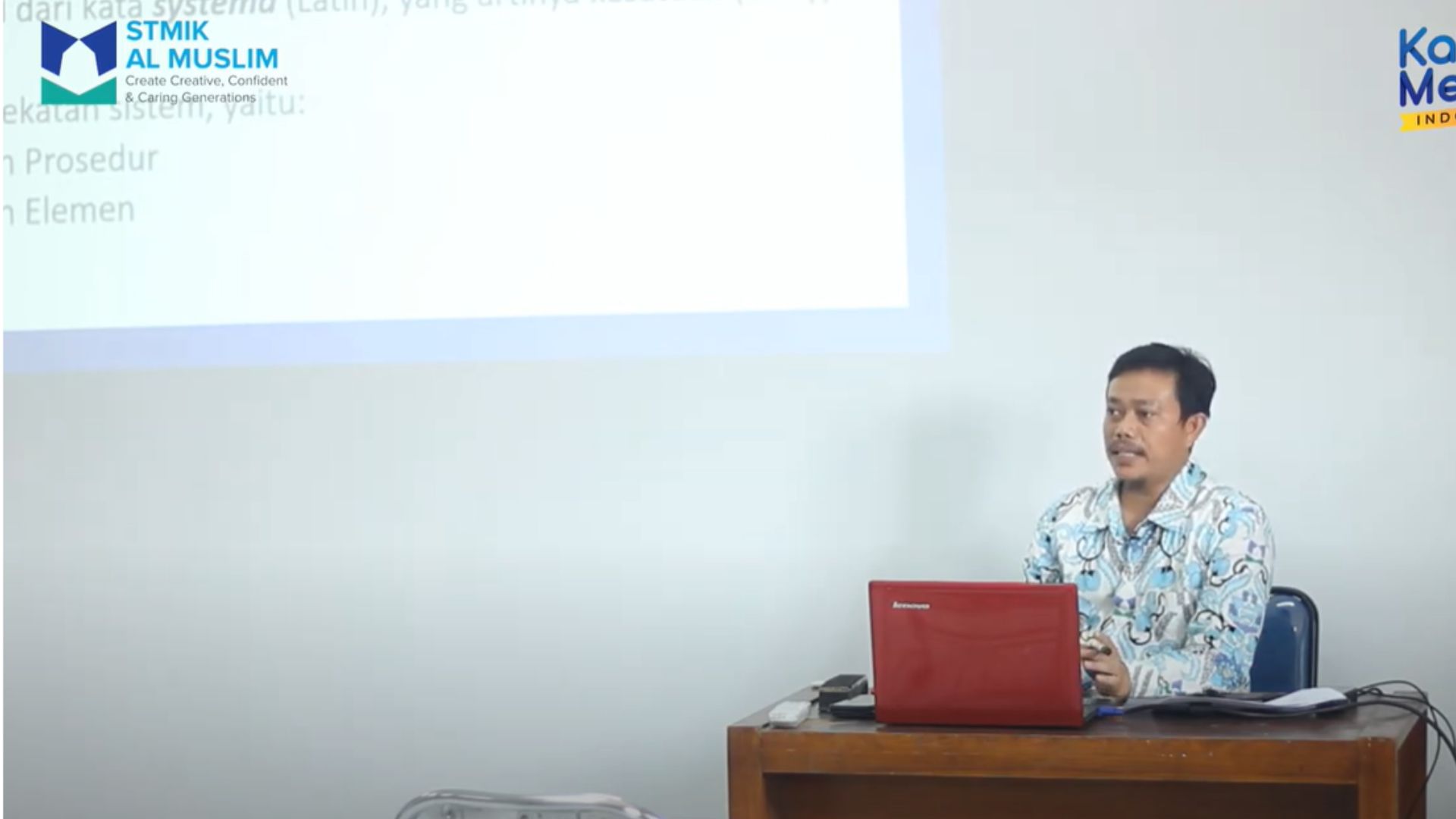 Amat Damuri, M.Kom, dosen STMIK Al Muslim, menjelaskan metode pengajaran Sistem Informasi dalam Program D3 Manajemen Informatika, meliputi pembelajaran daring dan luring, serta pendekatan interaktif untuk mendukung pemahaman mahasiswa.