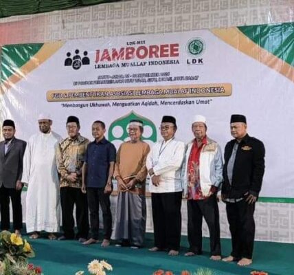 Acara jambore ini dihadiri oleh perwakilan dari 32 lembaga mualaf, termasuk Mualaf Center Indonesia (MCI), Pesantren Mualaf Indonesia Dompet Dhuafa, Yayasan Mualaf Ulur Tangan Bolaang Mongondow, Yayasan Rumah Singgah Mualaf, dan lembaga lainnya. Peluncuran ini juga dihadiri oleh Ketua Bidang Pengkajian, Penelitian, dan Pengembangan MUI Pusat, Prof Dr Utang Ranuwijaya, MA, serta Menteri ESDM Bahlil Lahadalia.