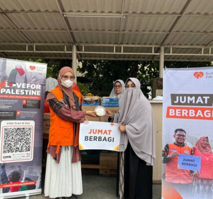 Jumat Berbagi Masjid Baiturrahman, program berbagi makanan Rumah Zakat, nasi box untuk jamaah masjid, kegiatan sosial di Bekasi