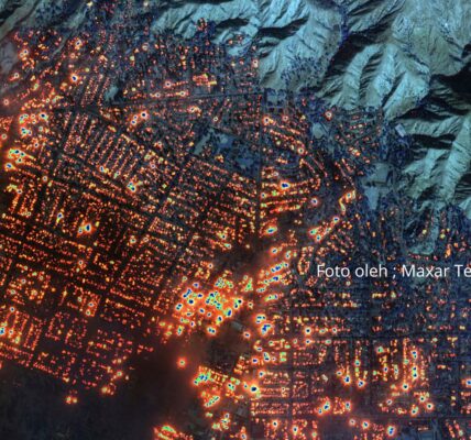 FOTO: Gambar dahsyat perlihatkan kehancuran akibat kebakaran mematikan di LA Gambar satelit yang disediakan oleh Maxar Technologies ini menunjukkan Kebakaran Eaton pada hari Rabu, 8 Januari 2025, di Altadena, California.