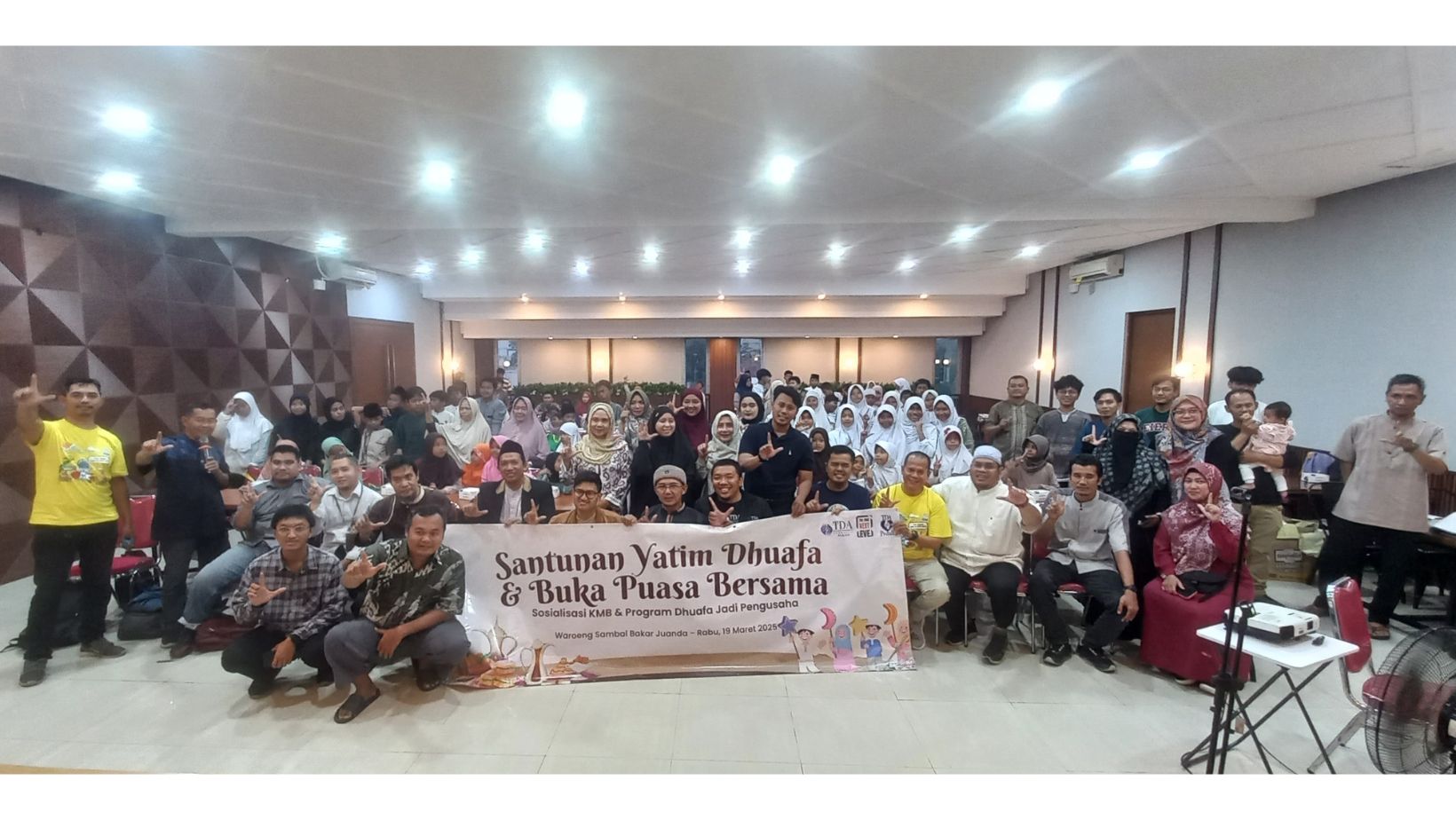 TDA Bekasi Santuni sekitar 90 anak Yatim dan Luncurkan Program Dhuafa Jadi Pengusaha, pada Kamis, 20 Maret 2025 di Warung Sambal Bakar, Bekasi