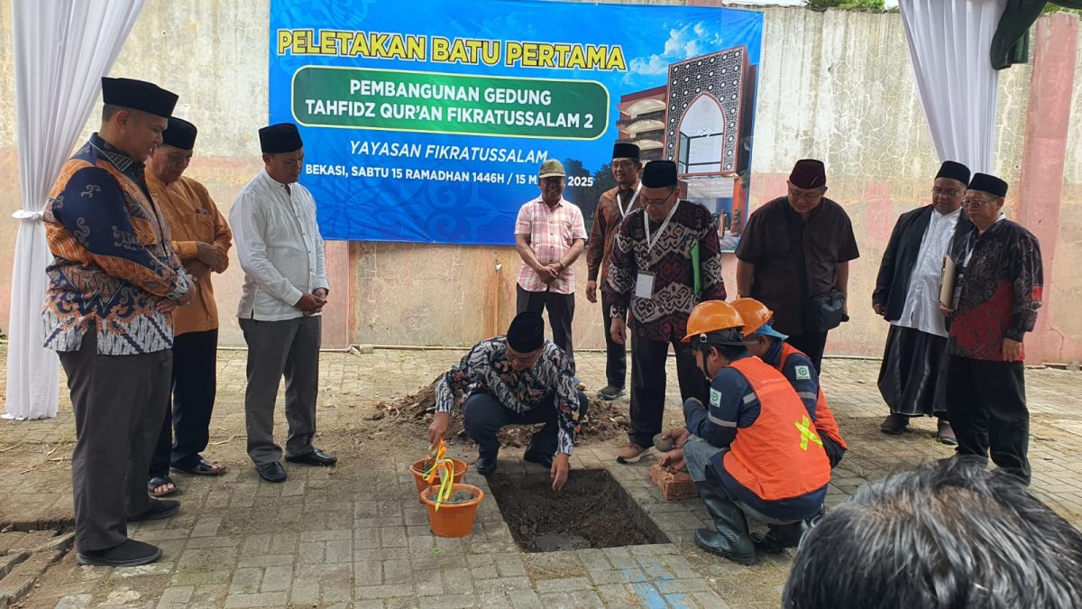 Ketua DPRD Kota Bekasi, Dr. Sardi Effendi, Hadiri Peletakan Batu Pertama Pembangunan Gedung Tahfidz Quran Fikratussalam