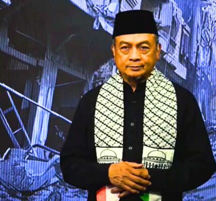 KH. Bachtiar Nasir dalam acara Malam Takbiran "Gaza Memanggil; Genosida Terjadi Lagi!" menyerukan umat Islam untuk terus berpihak dan membantu perjuangan kemerdekaan Palestina.