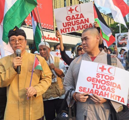 Aksi solidaritas Palestina di Jakarta pada 7 April 2025 diikuti oleh ratusan Dokter dan tenaga kesehatan yang menyerukan perlindungan bagi relawan kemanusiaan di Gaza.