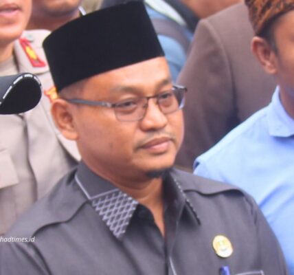 Ketua DPRD Kota Bekasi Sardi Efendi