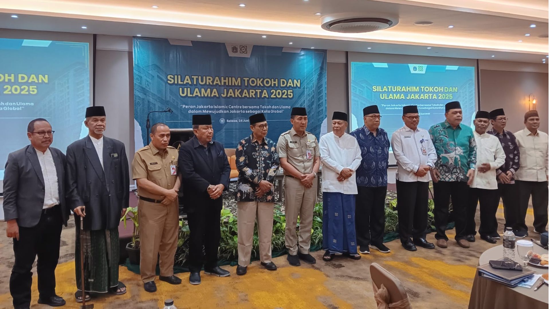 Ulama dan Tokoh Foto Bersama dalam acara Silahturahim dengan tema "Peran JIC Bersama Tokoh dan Ulama dalam Mewujudkan Jakarta sebagai Kota Global", Selasa, 24/6/2025