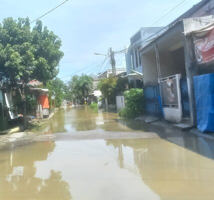 Banjir di kawasan perumahan Wisma Asri, Bekasi Utara
