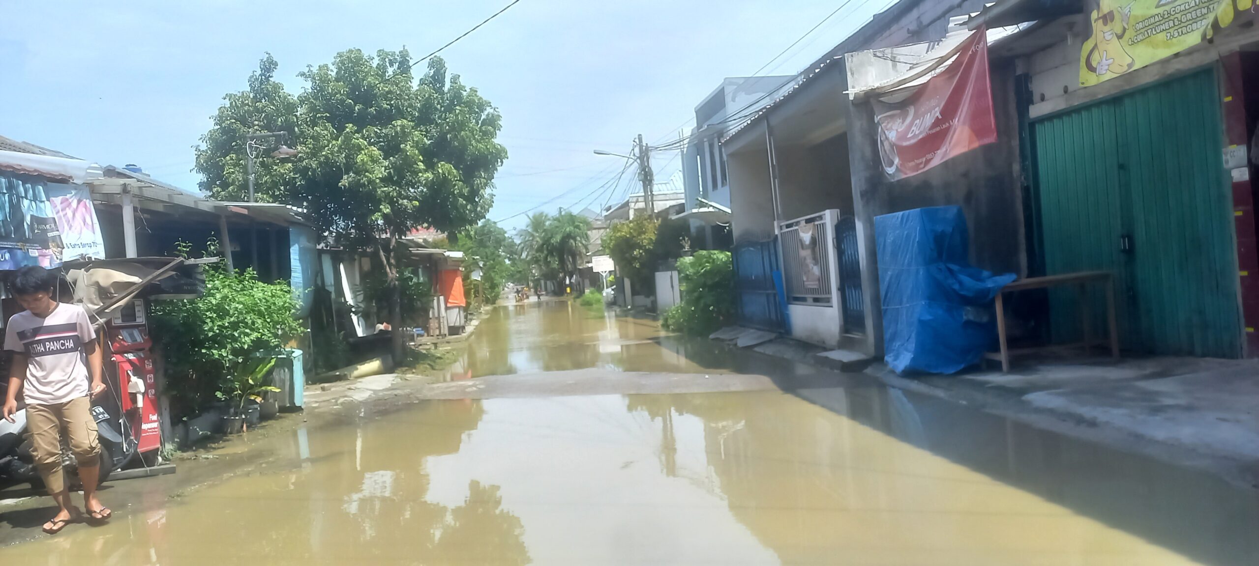 Banjir di kawasan perumahan Wisma Asri, Bekasi Utara