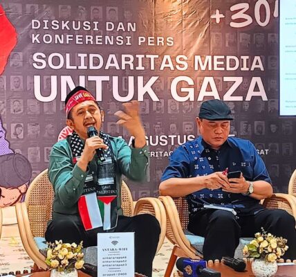 DR. KH. M. Zaitun Rasmin sampaikan kondisi Gaza terikini terkait pembunuhan Jurnalis media Al Jazeera. ( Foto : Syafaat )