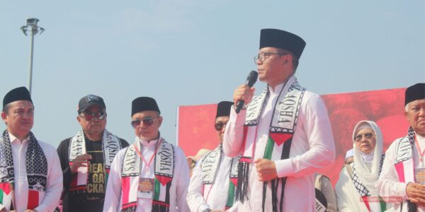 Menteri Luar Negeri Republik Indonesia, Sugiono, menghadiri aksi solidaritas "Bersatu Padu Selamatkan Gaza" yang digelar di kawasan Monumen Nasional (Monas), Jakarta Pusat, pada Ahad (3/8)
